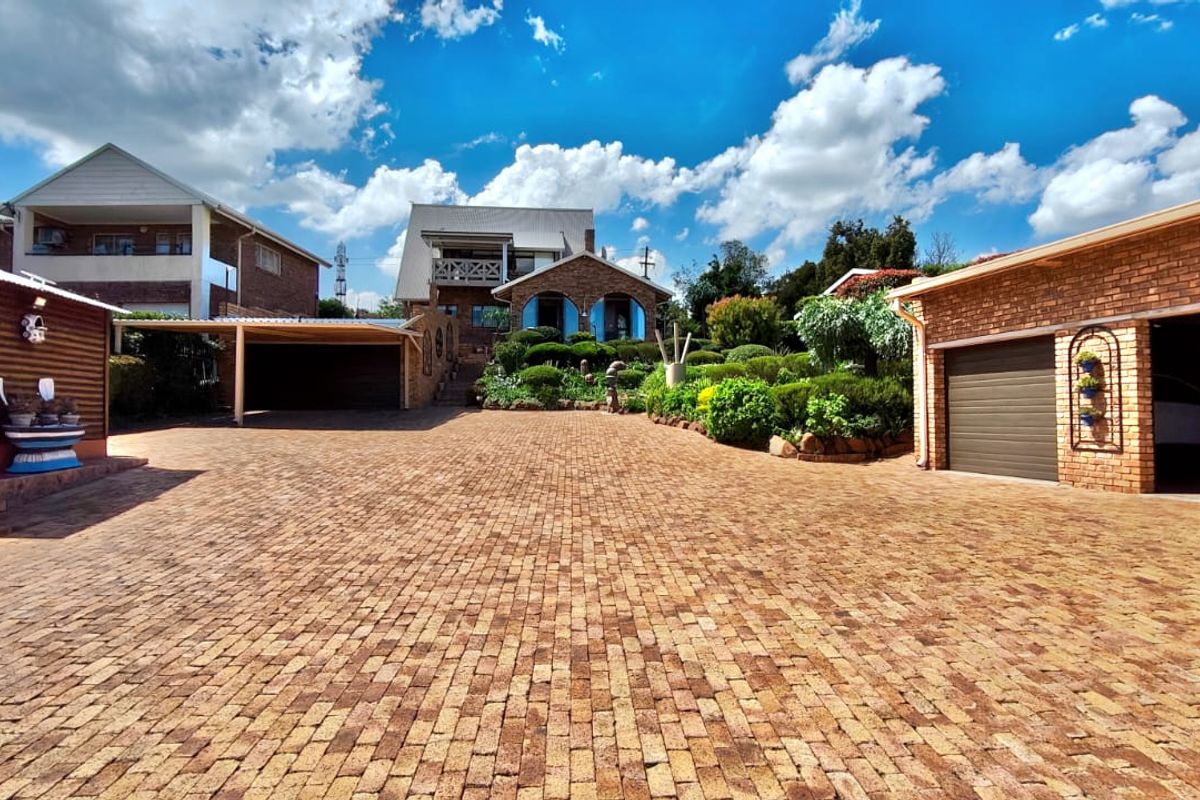 Immaculate Double-Story Home with Exceptional Features and Breathtaking Views - Photo 5