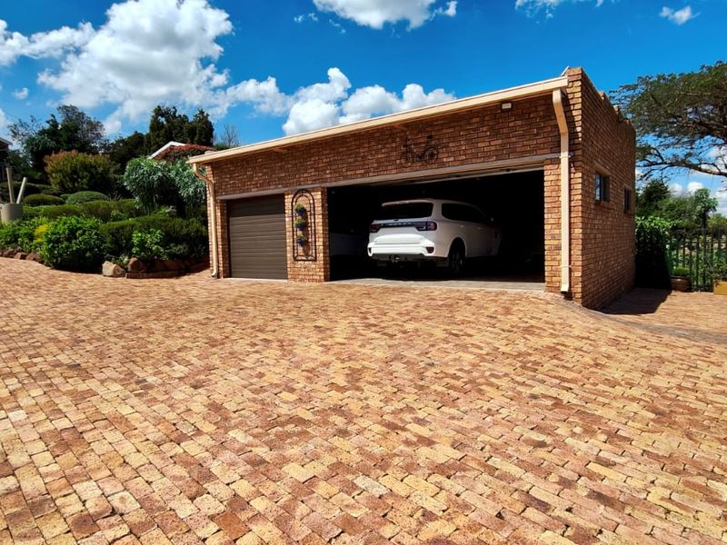 Immaculate Double-Story Home with Exceptional Features and Breathtaking Views - Photo 4