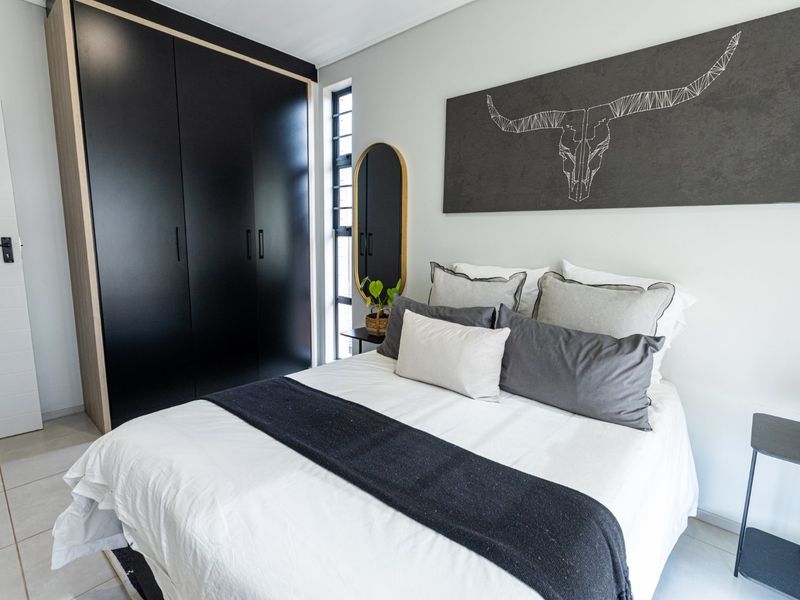 3-Bedroom, 2.5-Bathroom Home in Rooihuiskraal North - R2,460,000  - Photo 2