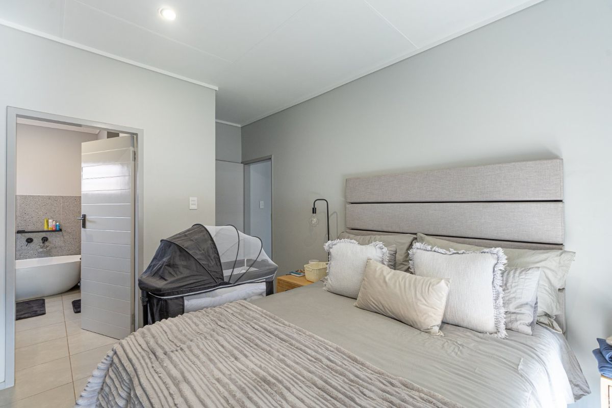 3-Bedroom, 2.5-Bathroom Home in Rooihuiskraal North - R2,460,000  - Photo 5