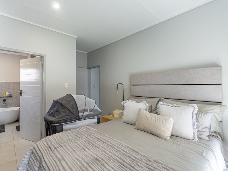 3-Bedroom, 2.5-Bathroom Home in Rooihuiskraal North - R2,460,000  - Photo 5