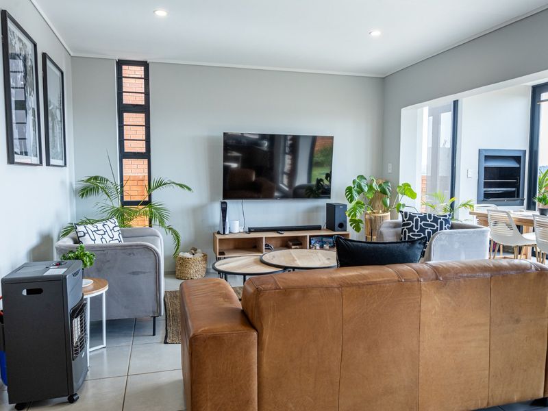 3-Bedroom, 2.5-Bathroom Home in Rooihuiskraal North - R2,460,000  - Photo 10