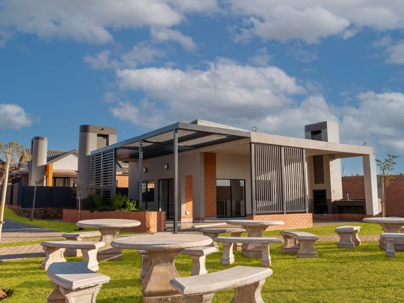 3-Bedroom, 2.5-Bathroom Home in Rooihuiskraal North - R2,460,000  - Photo 8