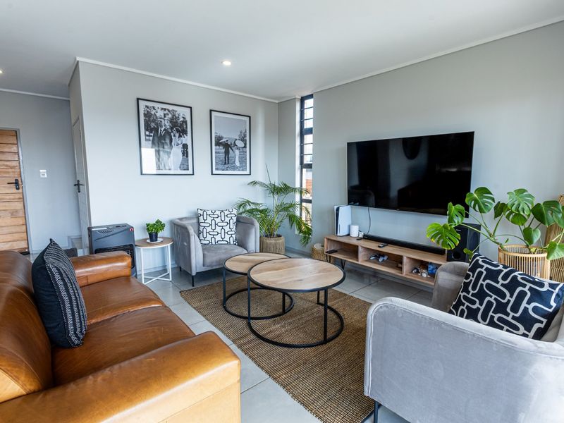 3-Bedroom, 2.5-Bathroom Home in Rooihuiskraal North - R2,460,000  - Photo 9