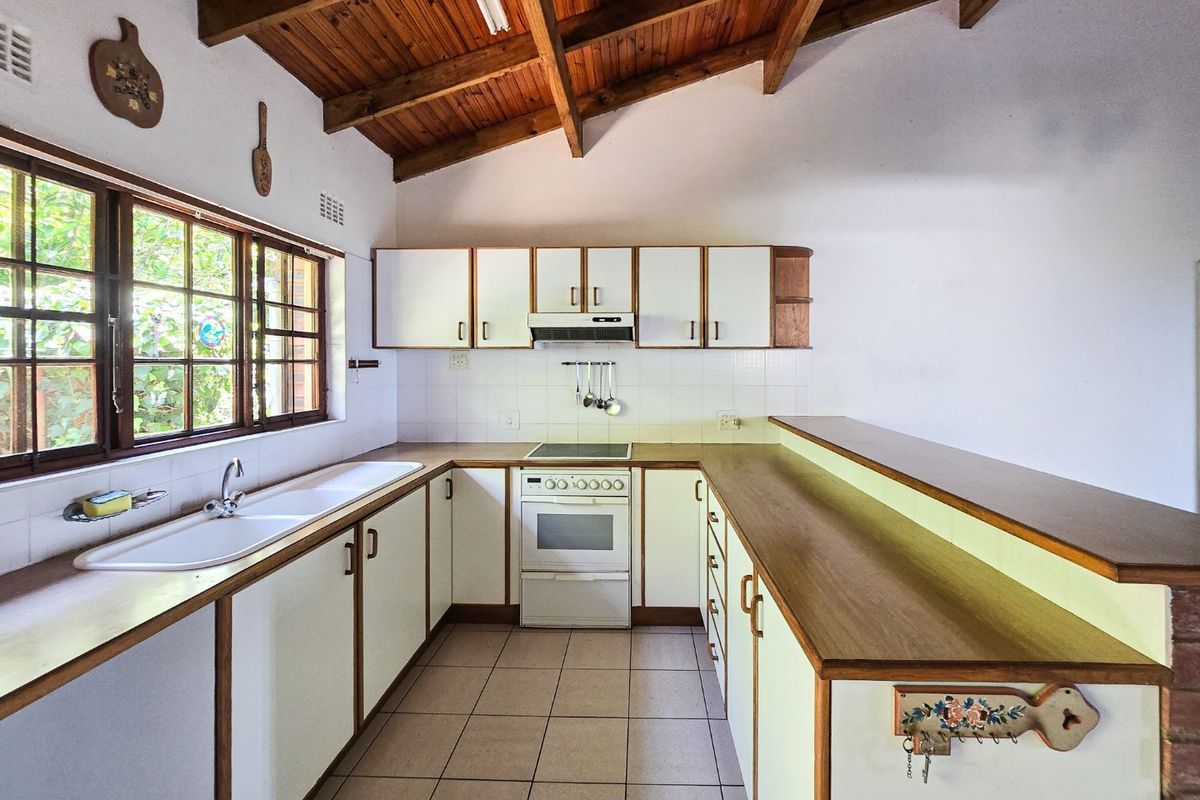 Stunning 3-Bedroom Townhouse in Umtentweni with amazing Sea Views - Photo 5