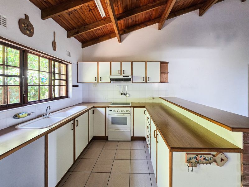 Stunning 3-Bedroom Townhouse in Umtentweni with amazing Sea Views - Photo 5