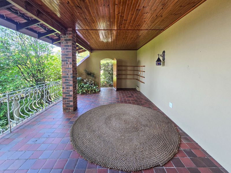 Stunning 3-Bedroom Townhouse in Umtentweni with amazing Sea Views - Photo 9