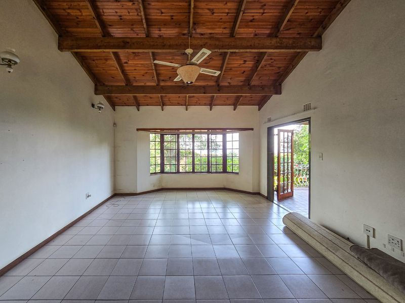 Stunning 3-Bedroom Townhouse in Umtentweni with amazing Sea Views - Photo 7