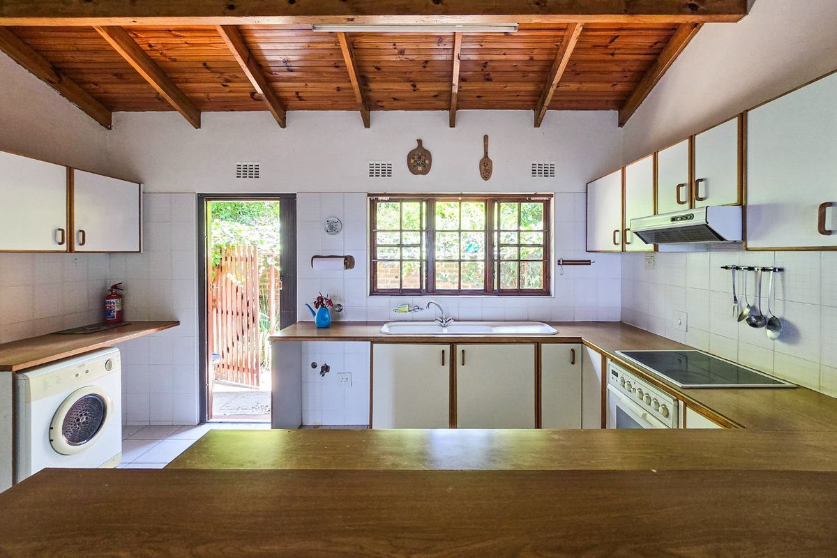 Stunning 3-Bedroom Townhouse in Umtentweni with amazing Sea Views - Photo 4