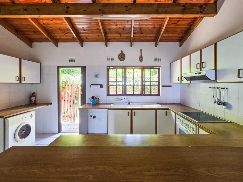 Stunning 3-Bedroom Townhouse in Umtentweni with amazing Sea Views - Photo 4