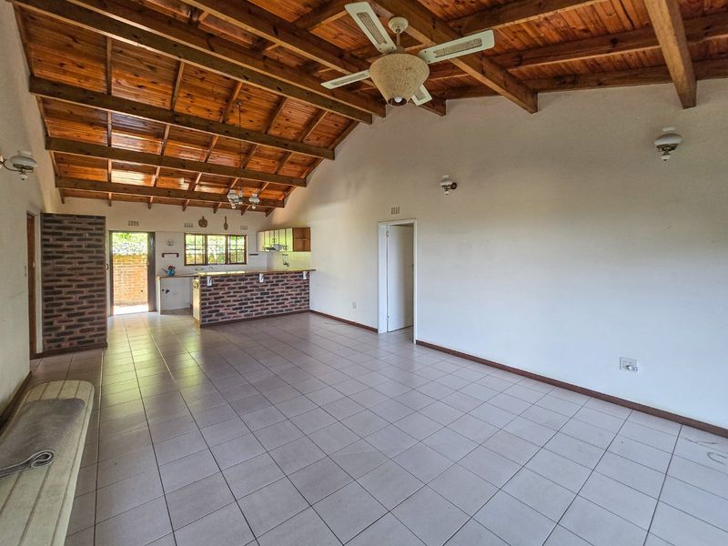 Stunning 3-Bedroom Townhouse in Umtentweni with amazing Sea Views - Photo 1