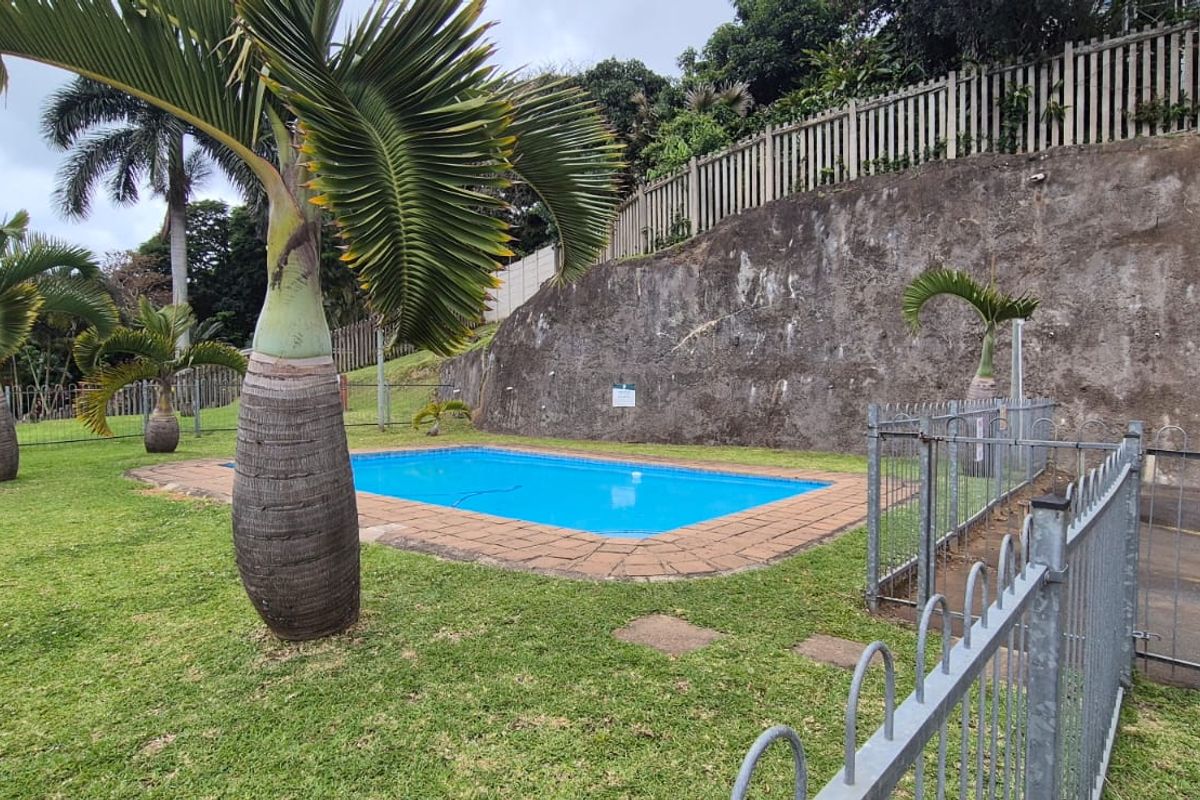 3 Bedroom Town House for sale in Amanzimtoti - Photo 4