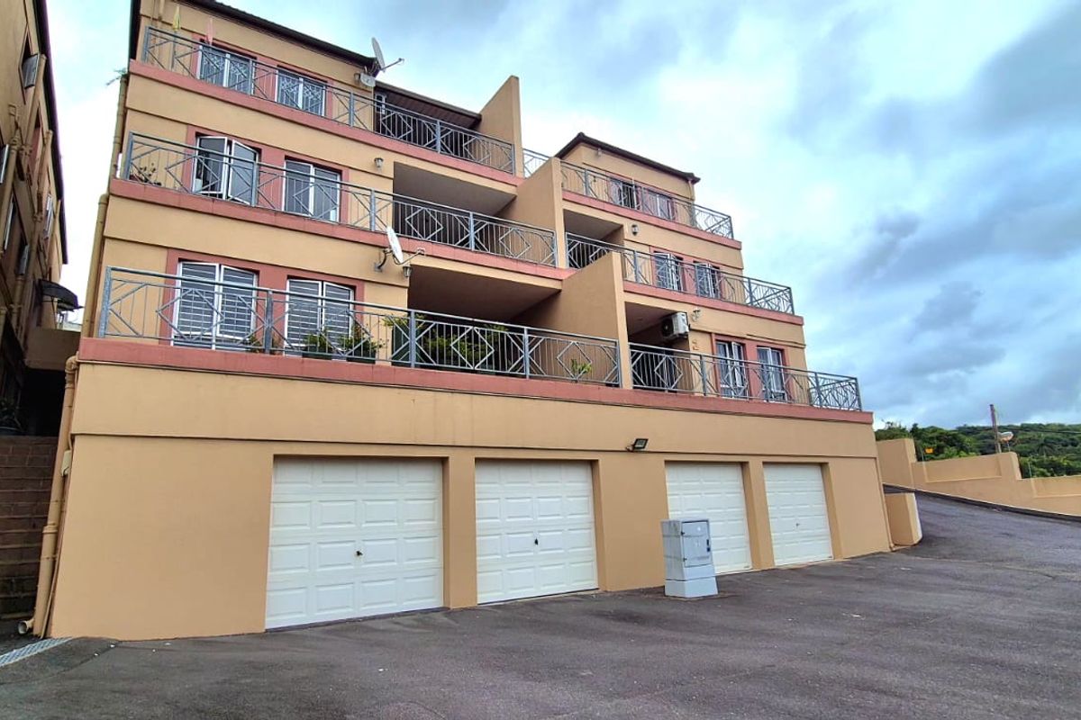 3 Bedroom Town House for sale in Amanzimtoti - Photo 2