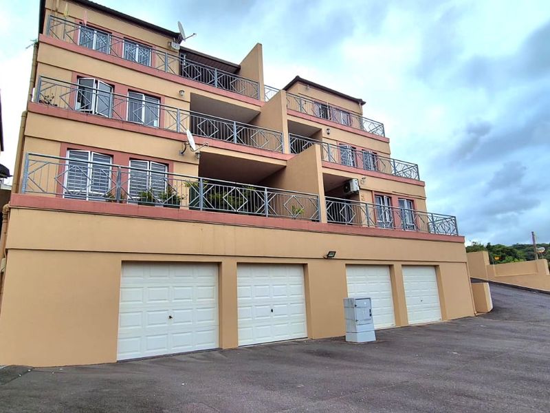 3 Bedroom Town House for sale in Amanzimtoti - Photo 2