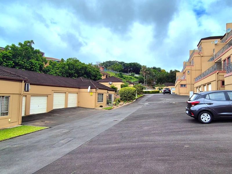 3 Bedroom Town House for sale in Amanzimtoti - Photo 7