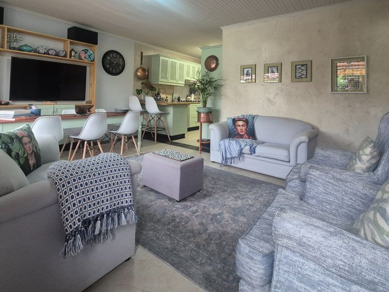 Cosy 3-Bedroom Townhouse in Brenton Park - Photo 3