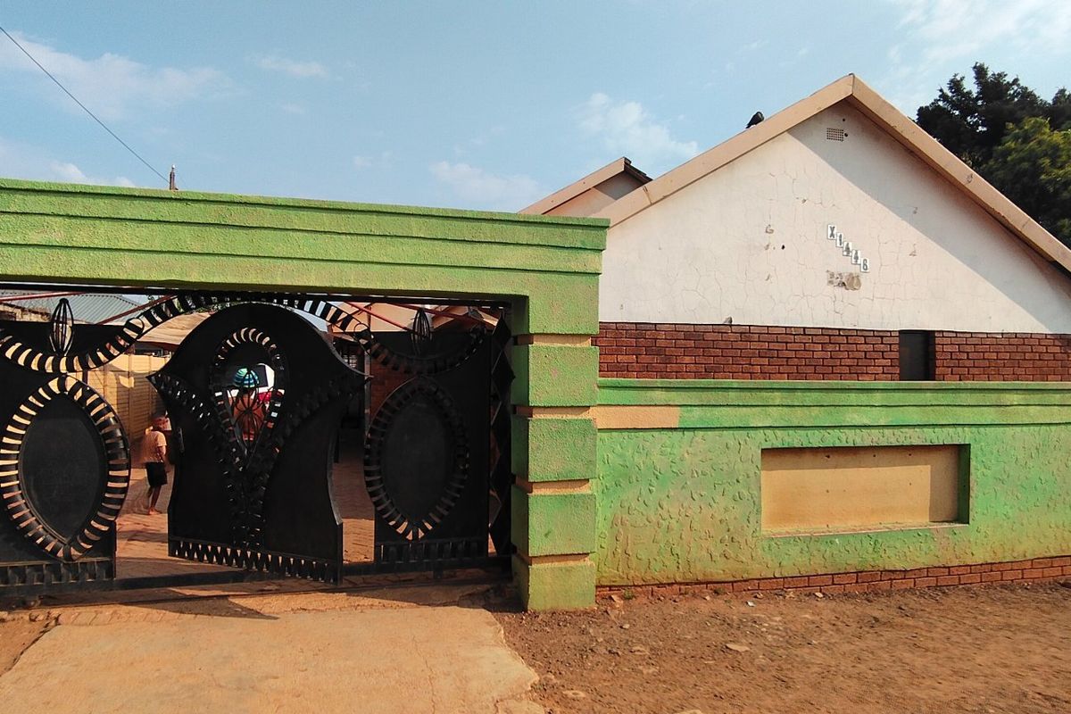 Spacious 4-Bedroom Fixer-Upper with Endless Potential - Photo 4