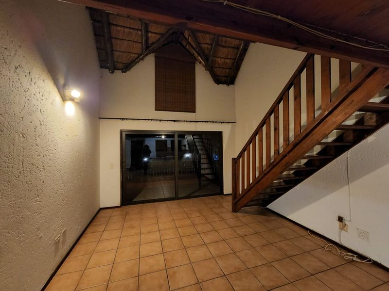 2 Bedroom Townhouse in Savuti Sunninghill - Photo 2
