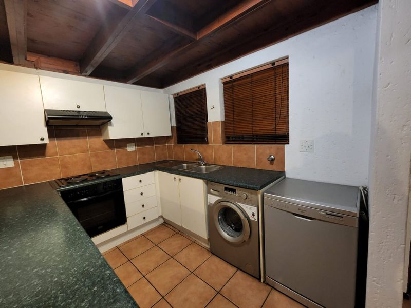 2 Bedroom Townhouse in Savuti Sunninghill - Photo 3
