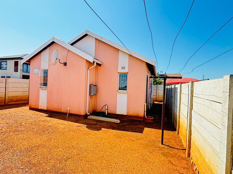 Affordable 2 bedroom house for sale in Sky City Alberton South.  - Photo 3