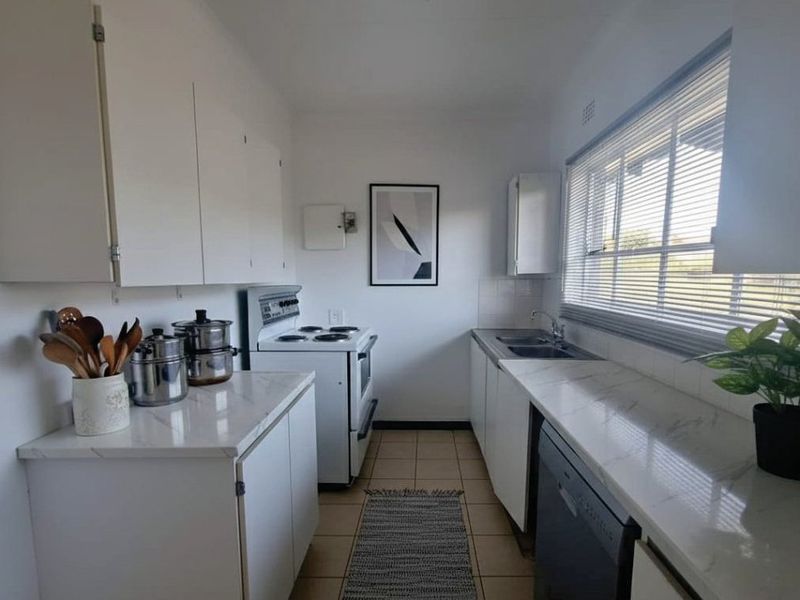 Cozy 1-Bedroom Townhouse - Photo 2