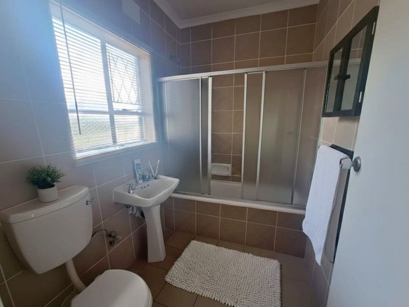 Cozy 1-Bedroom Townhouse - Photo 8