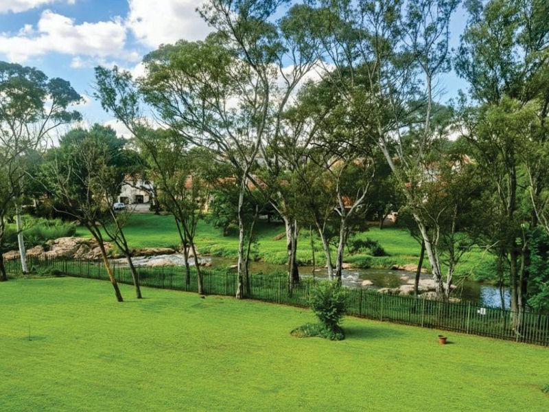 Cozy 1-Bedroom Townhouse - Photo 7