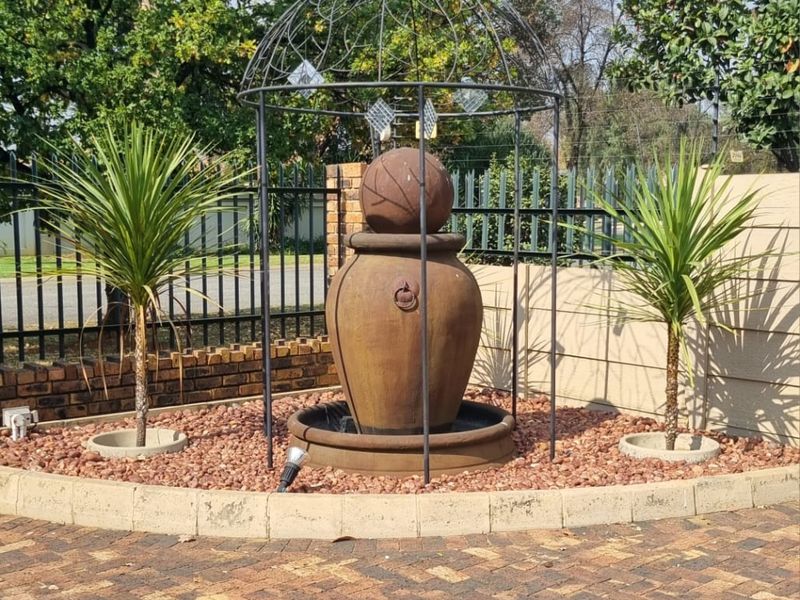 An impeccable home in Vaalpark. - Photo 3