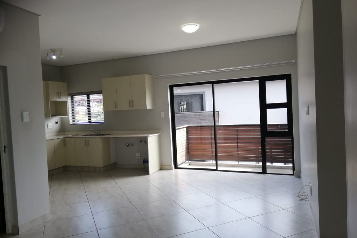 REDUCE TO SELL: Spacious Top-Floor Two-Bedroom Apartment in Park Hill, Durban North with Panoramic Views, Modern Finishes and Pet- Friendly Living - Photo 4