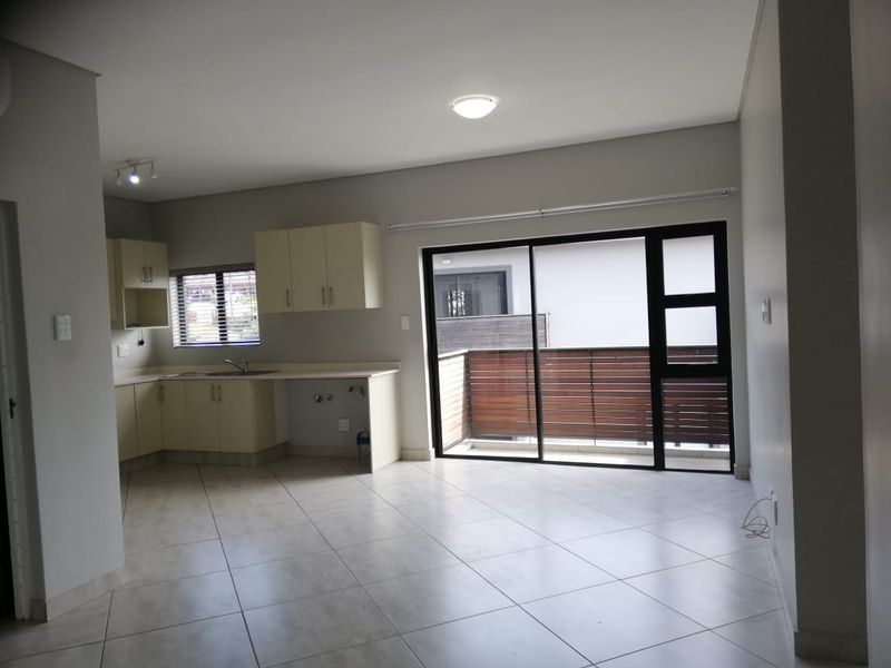 REDUCE TO SELL: Spacious Top-Floor Two-Bedroom Apartment in Park Hill, Durban North with Panoramic Views, Modern Finishes and Pet- Friendly Living - Photo 4