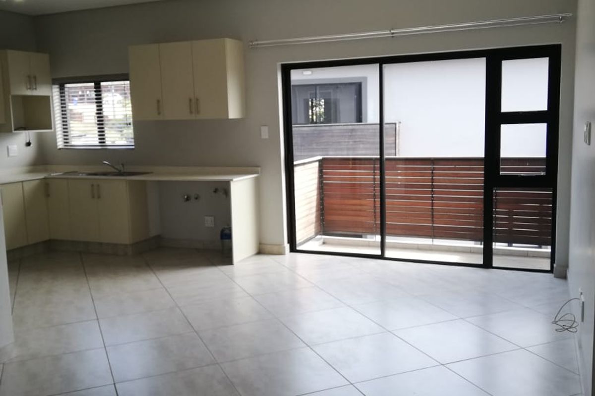 REDUCE TO SELL: Spacious Top-Floor Two-Bedroom Apartment in Park Hill, Durban North with Panoramic Views, Modern Finishes and Pet- Friendly Living - Photo 5