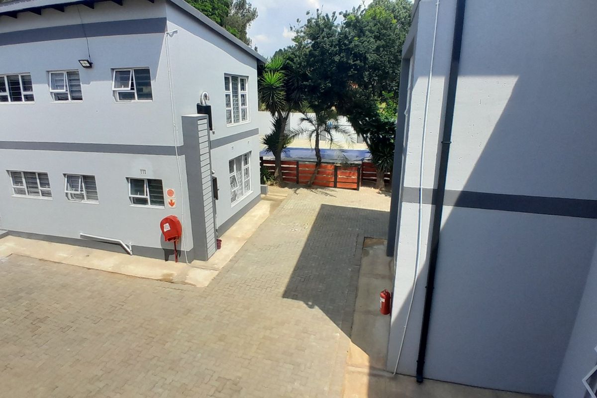 Very Spacious, NEW 2 Bedroom - available for 1 January 2026 - Photo 3