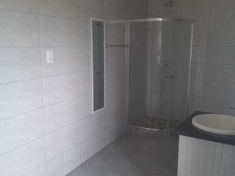 Very Spacious, NEW 2 Bedroom - available for 1 January 2026 - Photo 8