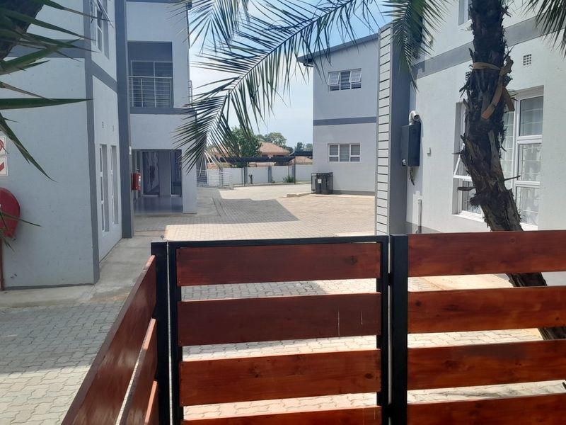 Very Spacious, NEW 2 Bedroom - available for 1 January 2026 - Photo 4