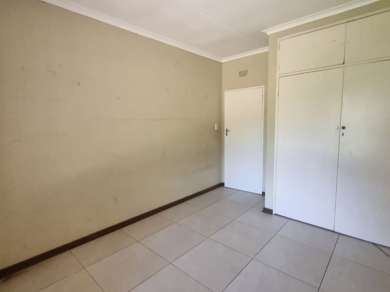 Dual Income Opportunity with 2 Separate Houses on One Secure Property in Unitaspark, Perfect for Rental Investment - Photo 9