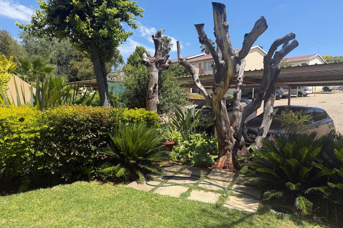 Modern 2-Bedroom Ground-Floor Apartment – Wilkoppies, Klerksdorp - Photo 4