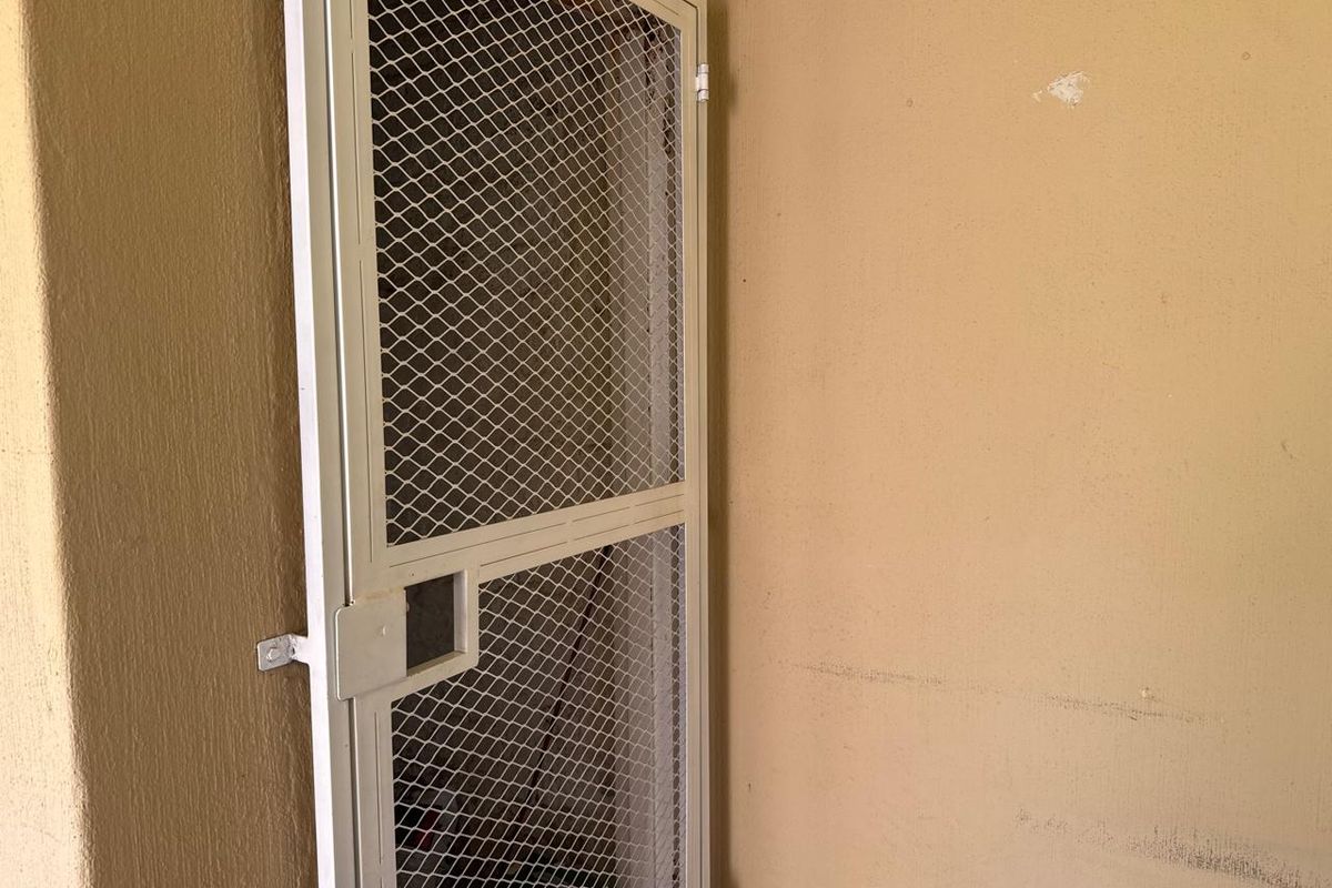 Modern 2-Bedroom Ground-Floor Apartment – Wilkoppies, Klerksdorp - Photo 5