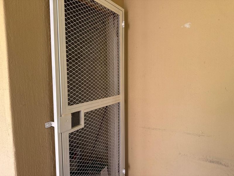 Modern 2-Bedroom Ground-Floor Apartment – Wilkoppies, Klerksdorp - Photo 5