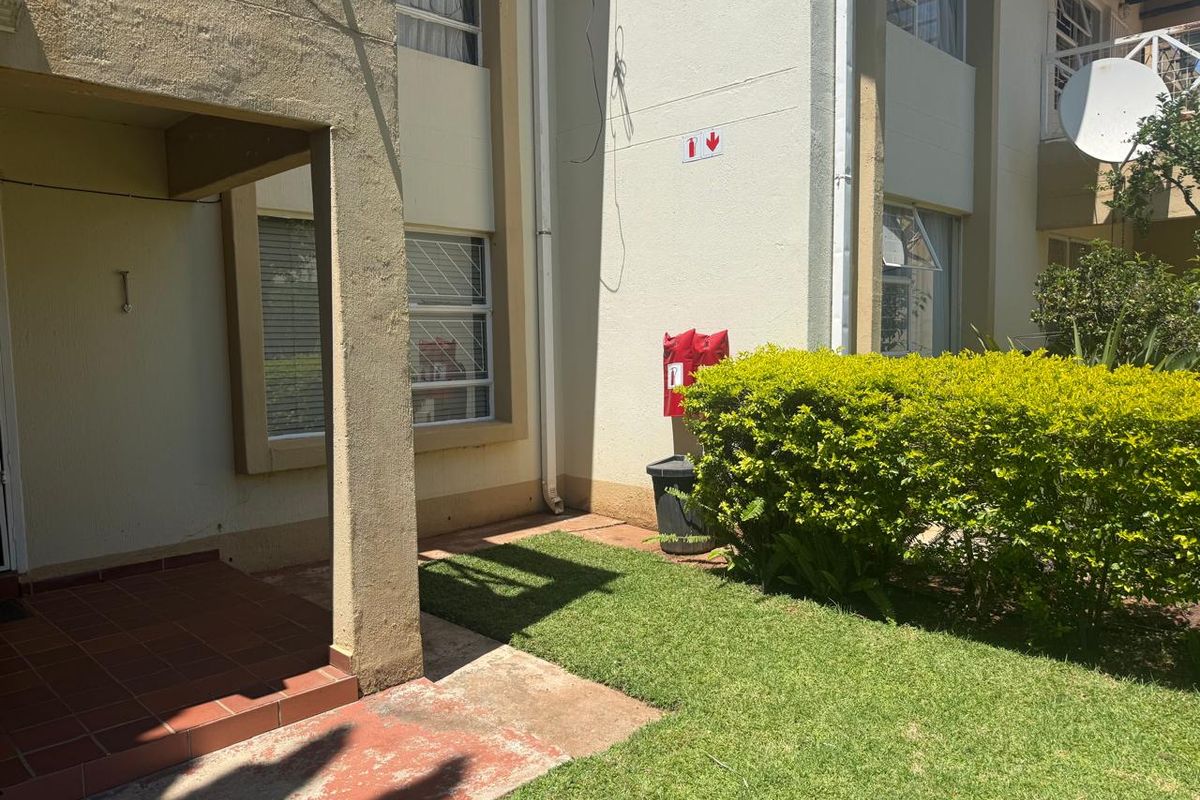 Modern 2-Bedroom Ground-Floor Apartment – Wilkoppies, Klerksdorp - Photo 2