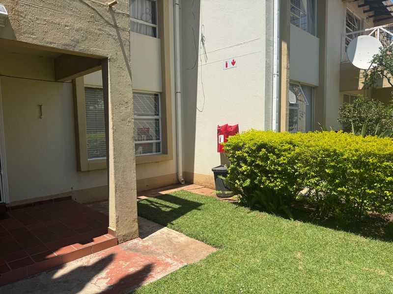 Modern 2-Bedroom Ground-Floor Apartment – Wilkoppies, Klerksdorp - Photo 2