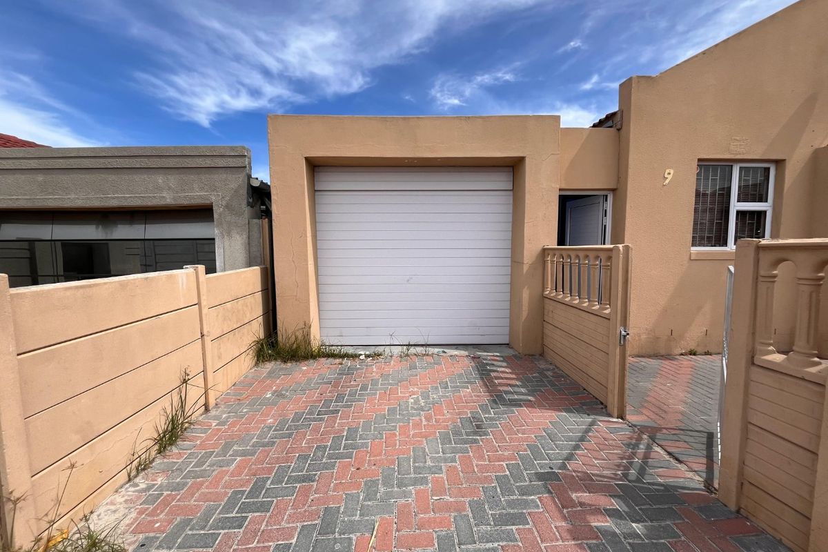 CHARMING TWO BEDROOM HOME WITH FLATLET - Photo 4