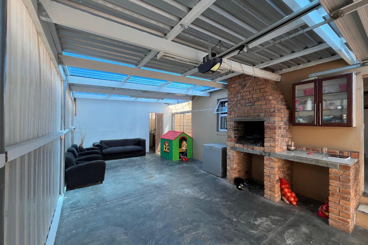 CHARMING TWO BEDROOM HOME WITH FLATLET - Photo 2