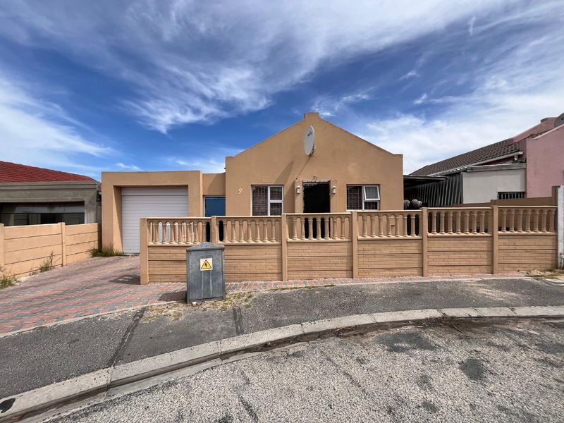 CHARMING TWO BEDROOM HOME WITH FLATLET - Photo 3