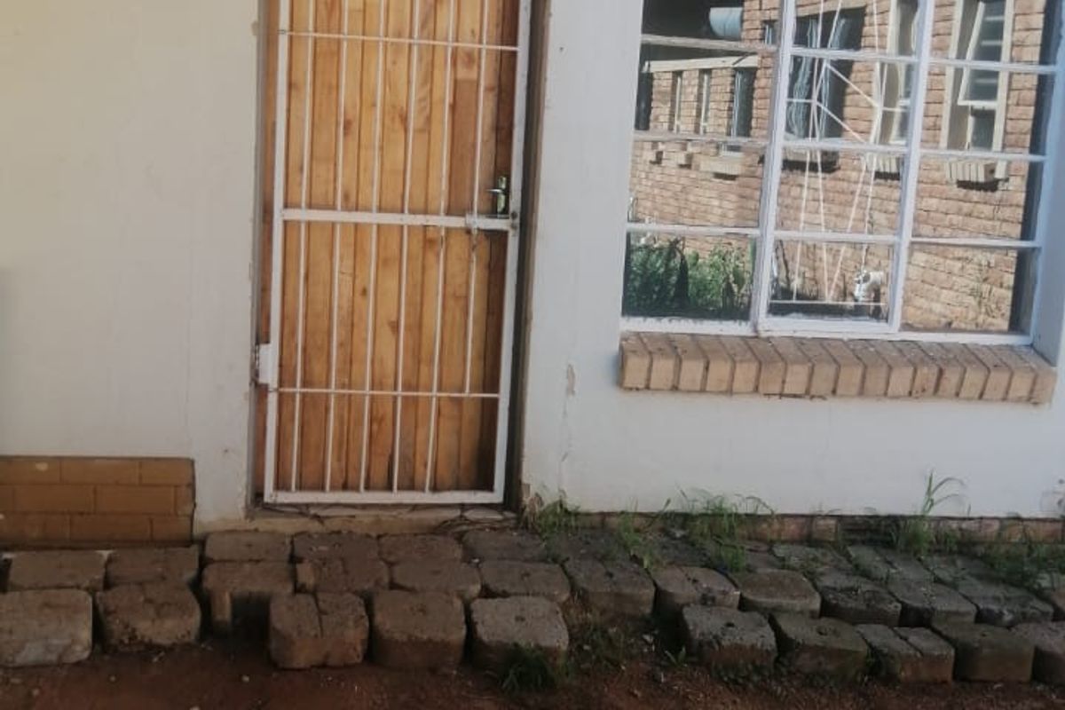 Prime Investment Opportunity in Oudorp – 6-Bedroom Income Generator - Photo 4