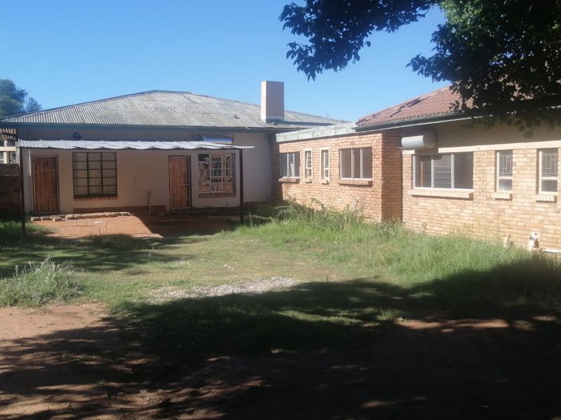 Prime Investment Opportunity in Oudorp – 6-Bedroom Income Generator - Photo 1