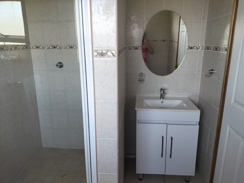 Self-Catering unit with Stunning Sea Views available for short term accommodation - Photo 7