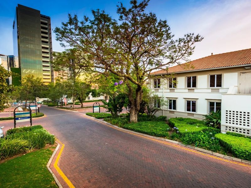 Premium Standalone Building at Hunts End Caters to your Work needs - Photo 2