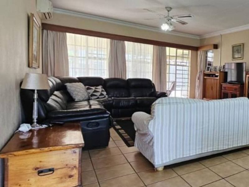 FOR SALE:- WIERDA PARK(X6)-R2.150m - Photo 3