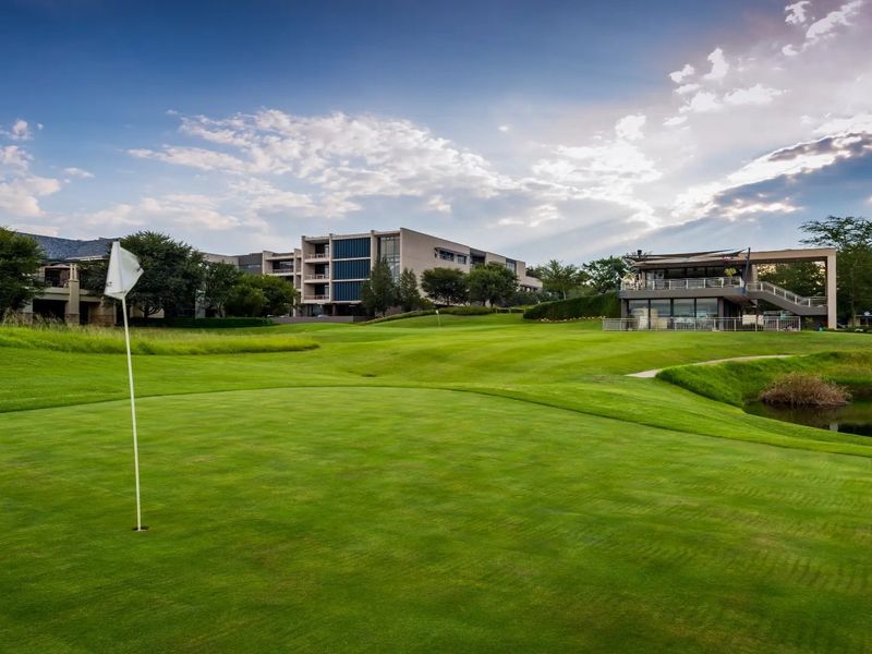 Scenic Second-Floor Office Space – Premium Park Setting - Photo 2