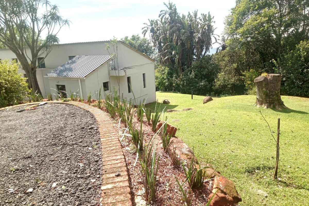 Contemporary Spacious Three Bed Family Home on Shared Property with magnificent views- Celtis Road, Hilton - Photo 5
